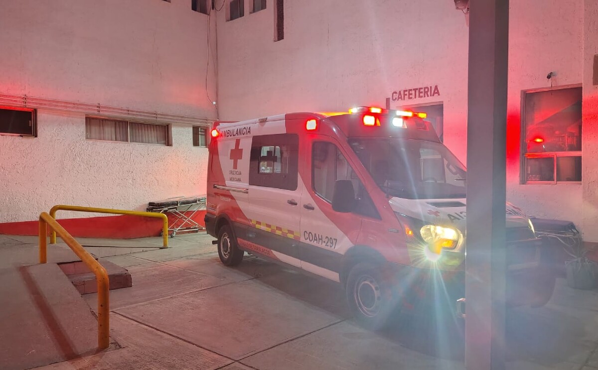 Cruz Roja Mexicana de noche.