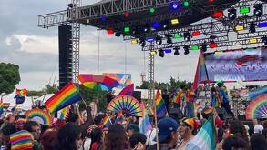 Personas en la marcha por el Orgullo en Guadalajara