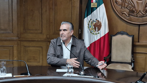 De los 600 comerciantes que sí cuentan con permiso legal, 50 fueron suspendidos y reubicados debido a que bloqueaban el paso de la Linea 1.