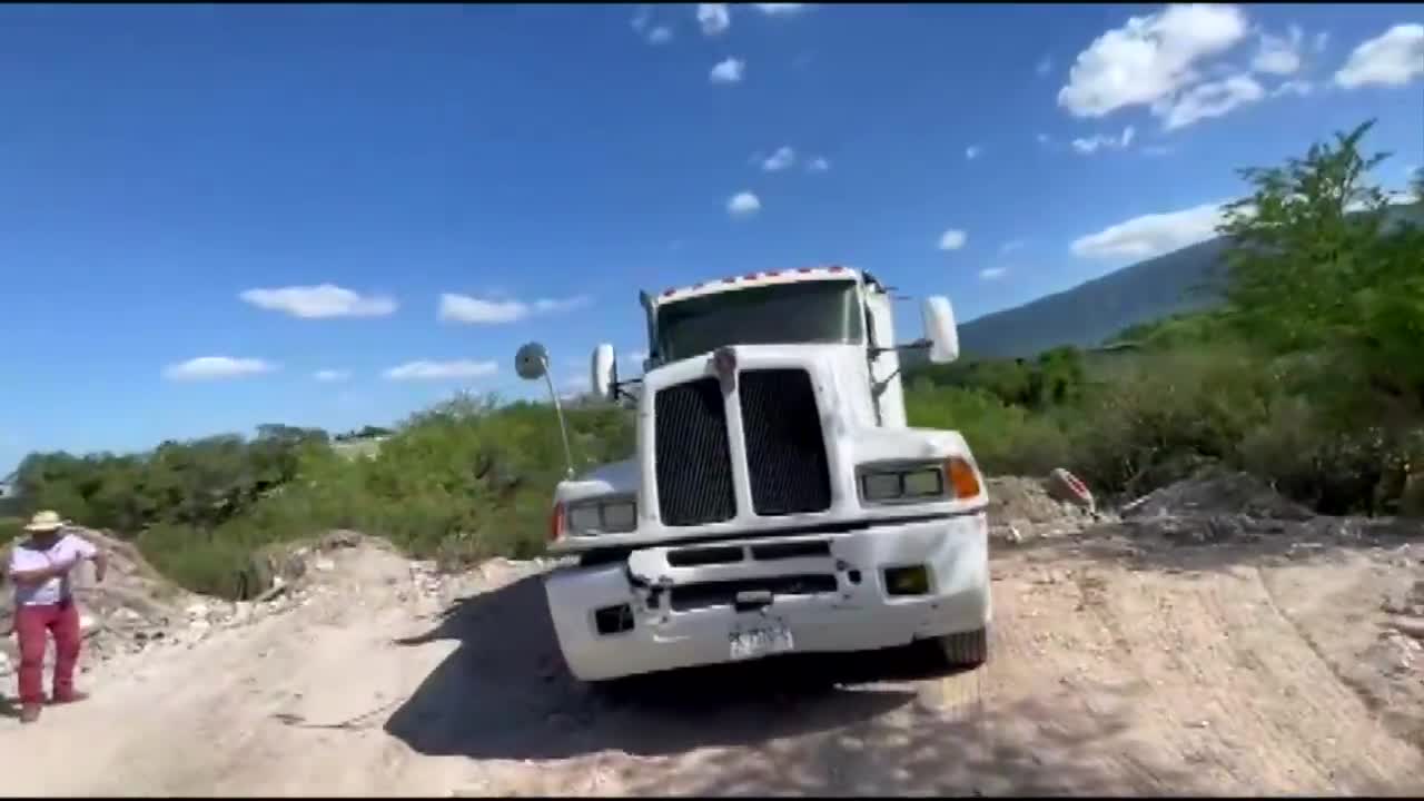 Dos hombres fueron detenidos en Escobedo tras ser sorprendidos descargando escombro en el río Pesquería.
