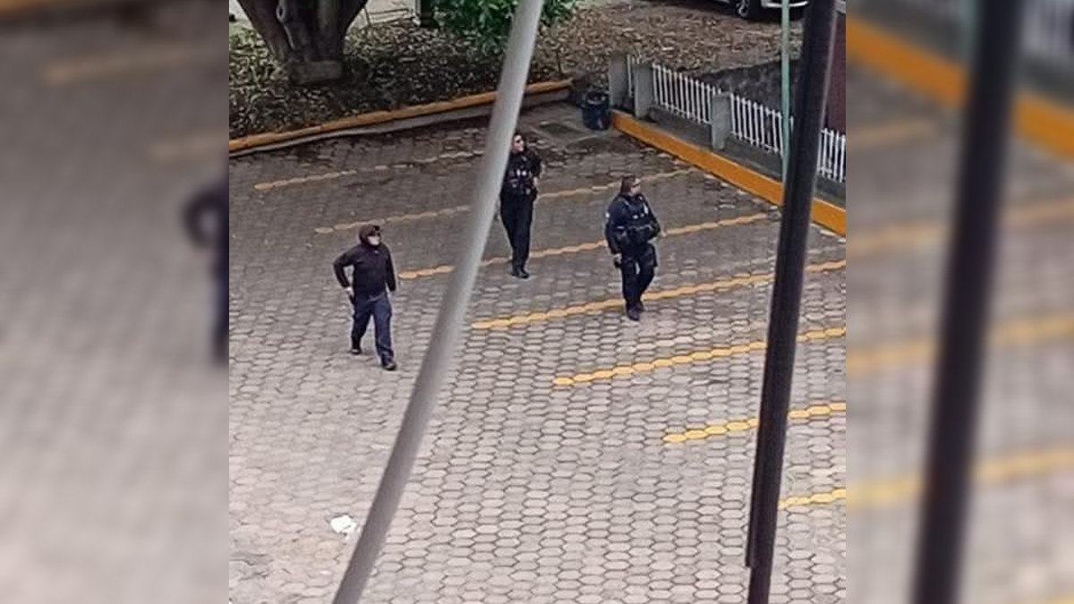 Policías dan rondines en fraccionamiento Hacienda del Parque en Cuautitlán Izcalli