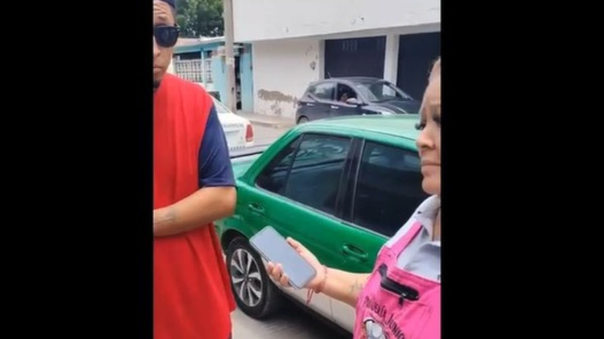 Un padre en San Luis Potosí obligó a su hijo a devolver un celular que robó en una panadería, los videos se hicieron virales. Así sucedió