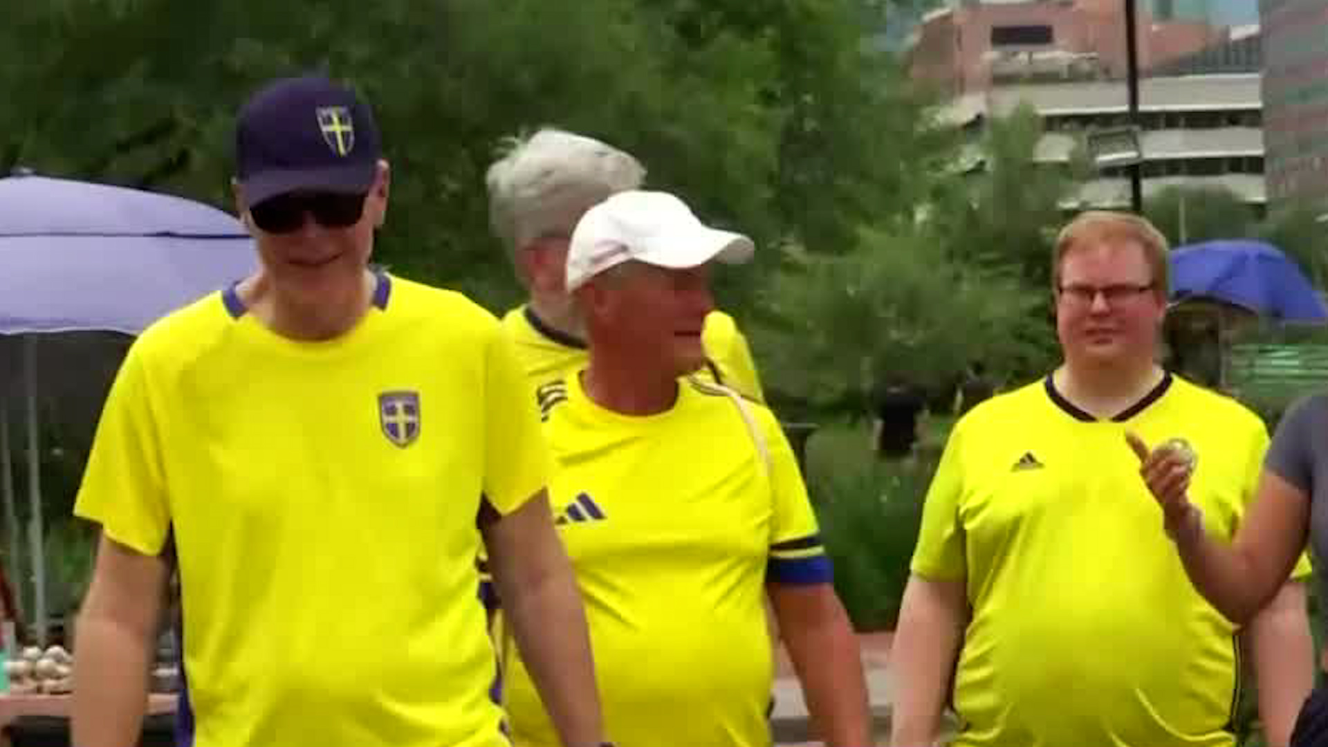 5 jubilados suecos viajan al Mundial en Monterrey. Descubre cómo descubren la pasión mexicana por el fútbol, gastronomía regia y calidez de los regiomontanos.