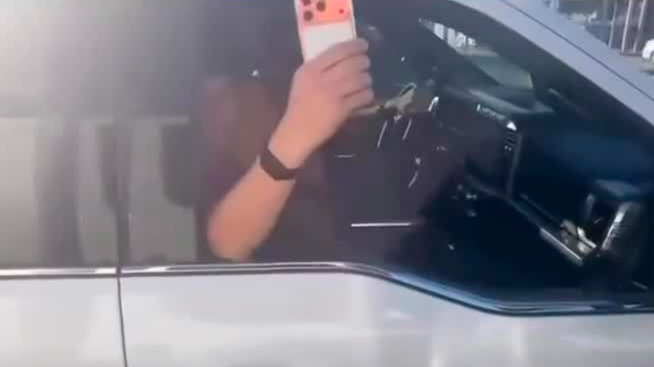 Un conflicto en una zona transitada de Torreón está dando de qué hablar en redes sociales, debido lo que se dijeron ambos personajes.