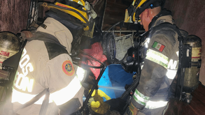 Un presunto cortocircuito originó un incendio en una casa de la colonia Las Flores, en Monterrey.