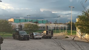 Un hombre de 56 años falleció luego de desvanecerse durante un partido de futbol en una cancha de la colonia Valle de Infonavit en Monterrey.