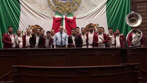Polémica en el Congreso de Michoacán por la interpretación de un narcocorrido prohibido en un festejo oficial. Mira los detalles del caso.