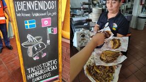 Negocios de Guadalupe conquistan a hinchas de Suecia y Tunez con tacos