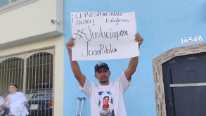 Familiares de Juan Pablo, joven de 24 años arrollado en San Juan Bosco por la ruta 360, exigen al gobernador Pablo Lemus detener al chofer prófugo.