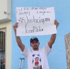 Familiares de Juan Pablo, joven de 24 años arrollado en San Juan Bosco por la ruta 360, exigen al gobernador Pablo Lemus detener al chofer prófugo.