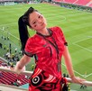 La famosa creadora de contenido coreana 'Ino Cat' evidenció en video un gesto racista de un aficionado en el Estadio Akron. Conoce los detalles.
