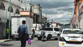Dos hombres fueron hallados sin vida por la mañana de este domingo en un departamento en Toluca.