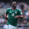 Julián Quiñones en su primer partido mundialista con la Selección Mexicana.
