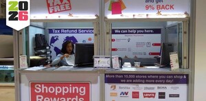 Módulo de atención turística de Tax Free dentro de un aeropuerto de México con una mujer atendiendo dentro del local
