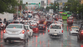 Reportan fuertes lluvias en Nuevo León, estas son las avenidas colapsadas.