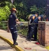 Elementos de Protección Civil rescataron ileso a un hombre atrapado por la corriente del río bajo el puente de El Caloso en Puerto Vallarta. ¡Entérate!