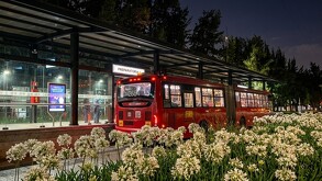 Metrobús en horario nocturno