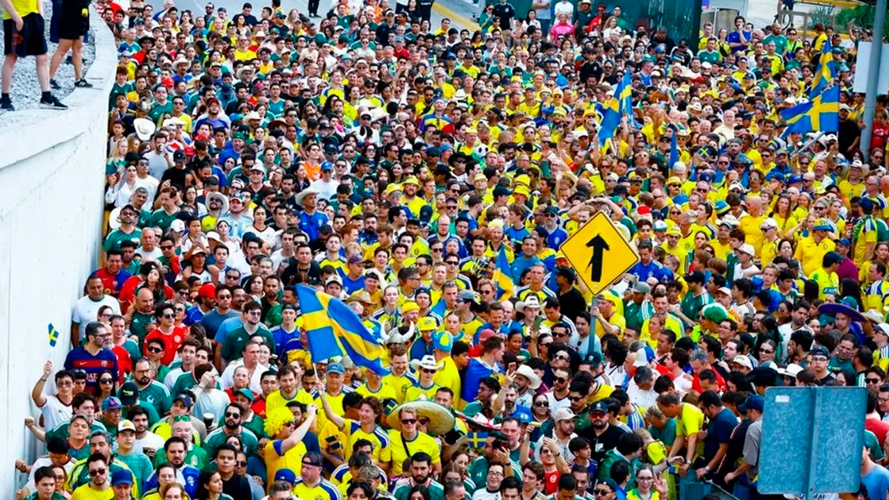 Aficionados de Suecia y Túnez protagonizaron una jornada festiva en Monterrey previo al Mundial 2026.