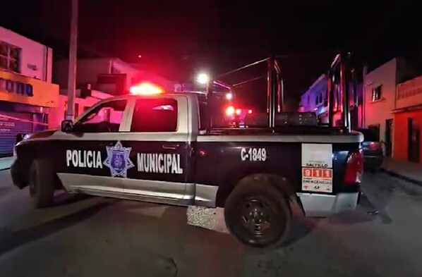 Un hombre perdió la vida tras ser acerrojado con arma blanca en la calle Pedro Aranda en Saltillo. Policía desplegó operativo y detuvo a 3 hombres.