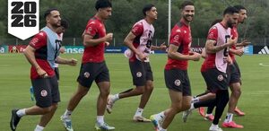 Jugadores de la Selección de Túnez entrenando este lunes 15 de junio en El Barrial, pero sin entrenador.