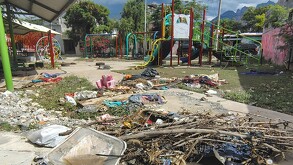 Vecinos del sector San Antonio denunciaron que la acumulación de basura y escombro provoca encharcamientos durante las lluvias en la zona norte de Monterrey.