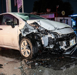 Accidente bajo la lluvia movilizó a cuerpos de emergencia; autoridades revisan cámaras para esclarecer lo ocurrido.