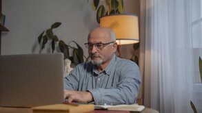 Si quiere evitar el cobro de comisiones de tu tarjeta de tu pensión del IMSS, debes de realizar un trámite. Aquí te explicamos para que no tengas problemas