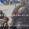 Un joven que vende flores fue víctima de abuso de autoridad por parte de elementos de tránsito en Chimalhuacán.