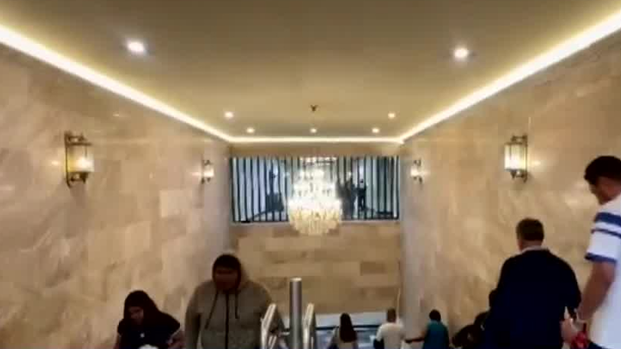 Turistas y extranjeros destacaron la modernización, limpieza y facilidad de uso del Metro de la Ciudad de México.