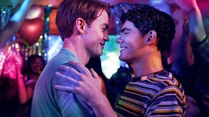 Nick y Charlie se preparan para su última aventura en Heartstopper Forever.