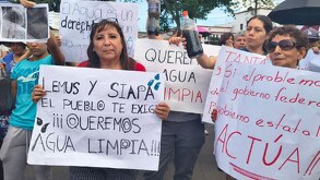 Manifestantes exigen agua limpia en Guadalajara y Tlaqueapaque
