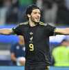 Raúl Jiménez festejando gol con la Selección de México