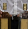 Cinco personas perdieron la vida y otras 28 resultaron afectadas tras consumir tequila adulterado con las características que AQUÍ te presentamos.