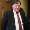 Rex Heuermann en el tribunal del condado Suffolk en Riverhead, Nueva York, el 25 de febrero de 2025. Heuermann está acusado de matar a ocho mujeres.