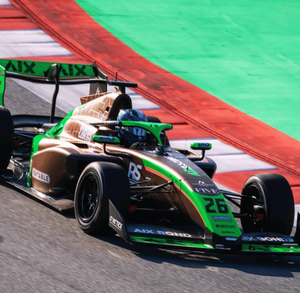 El mexicano Ricardo Escotto debutó con éxito en la Fórmula 3 con AIX Racing en Barcelona, logrando el mejor resultado del equipo en la carrera del domingo.