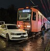 Un joven se salvó de milagro tras dar una vuelta prohibida y ser arrastrado por el Tren Ligero en Guadalajara. Entérate de los detalles aquí.