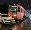 Un joven se salvó de milagro tras dar una vuelta prohibida y ser arrastrado por el Tren Ligero en Guadalajara. Entérate de los detalles aquí.