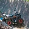 La caída de una cuatrimoto a un canal pluvial en Morelia dejó un niño muerto y otros dos menores graves; autoridades investigan el accidente.