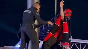 Un aparatoso operativo policial en el FIFA Fan Fest de Guadalajara terminó con un civil lesionado. Su familia denuncia que se encuentra desaparecido.