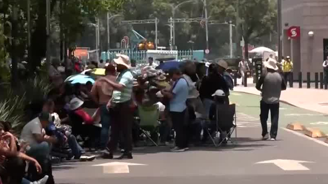 La CNTE realizó movilizaciones en Paseo de la Reforma en su día 18 de paro para exigir cambios a la Ley del ISSSTE y la reforma educativa.