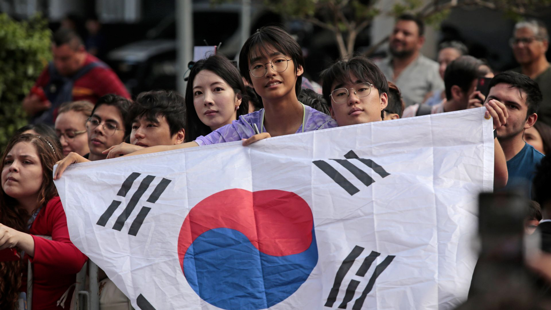 Mientras Corea busca el primer lugar del grupo A, los nativos apoyan a ambas naciones.