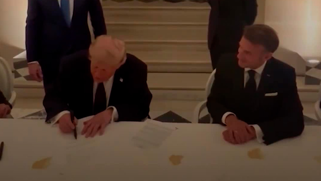 Trump firmó el denominado memorando de entendimiento en el Palacio de Versalles, cerca de París, la noche del miércoles.