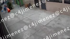 Guardaespaldas amenaza con armas a vecino de la colonia Agrícola Oriental, Iztacalco.