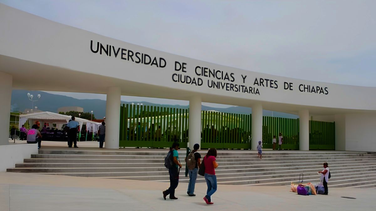 Estudiantes de la Unicach exigen limpiar la universidad de los casos de acoso sexual.