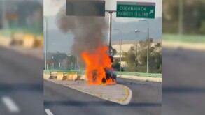 Un auto se incendia luego de un choque en Periférico