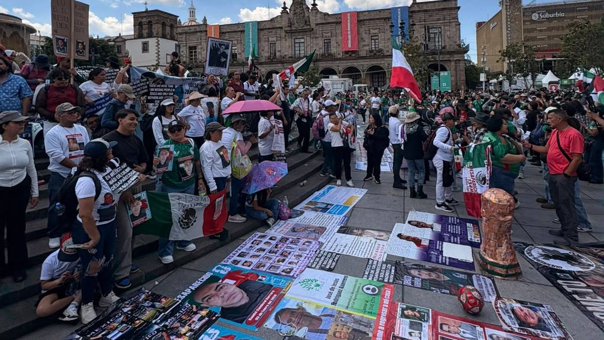 Personas reunidas en Guadalajara Centro