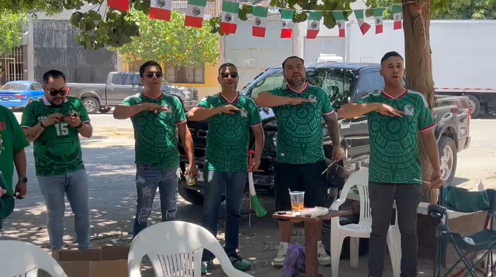 Aficionados apoyando a la Selección Mexicana