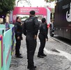 Elementos de la Policía del Estado de Jalisco y un camión de la patrulla Tedax Estatal en el centro de Guadalajara durante el Fan Festival de la FIFA