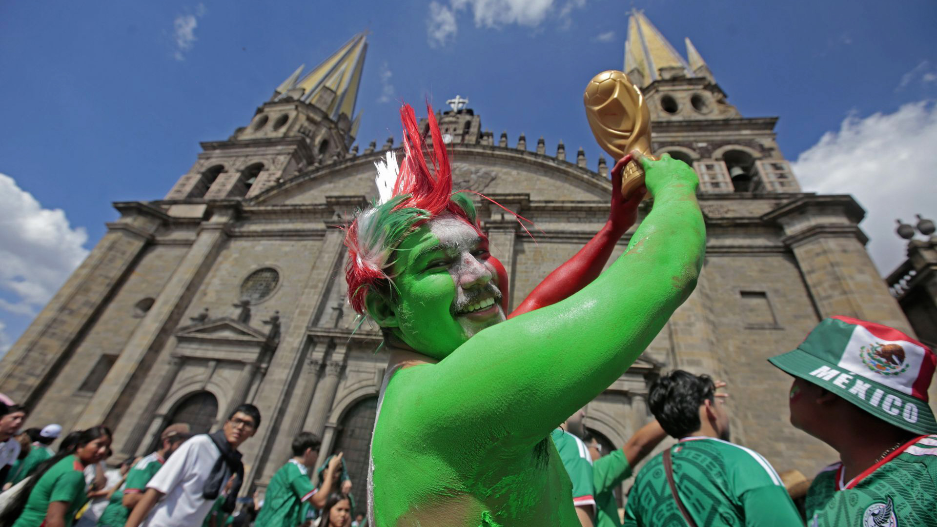 Colombianos celebran en México con fiesta espectacular mientras mexicanos enfrentan a Corea del Sur. Cobertura en vivo desde Guadalajara y Ciudad de México.