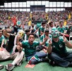 Personas con la playera de la Selección Mexicana y máscaras de luchadores dentro del Auditorio Benito Juárez en Zapopan para ver partido del Mundial